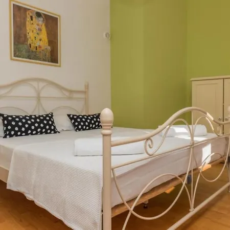 Holiday In With Seaview Terrace Air Condition Wifi Vakantiehuis