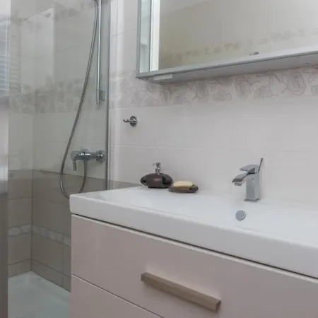 Holiday In With Seaview Terrace Air Condition Wifi Vakantiehuis *