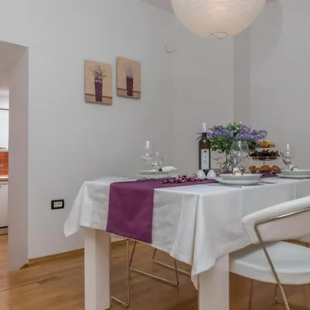 Vakantiehuis Holiday In With Seaview Terrace Air Condition Wifi Novi Vinodolski